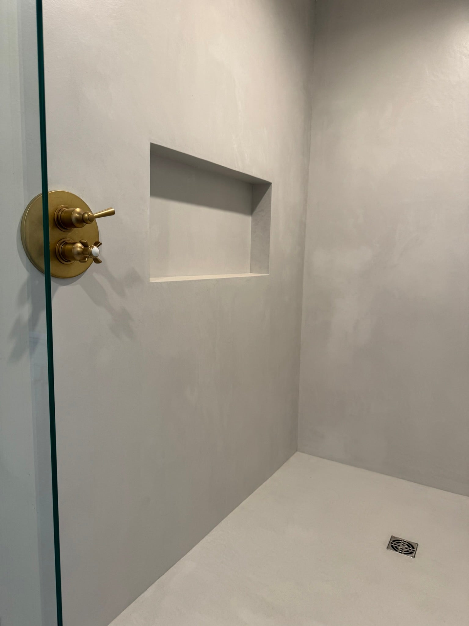 PoolCem shower walls and floor with recessed niche